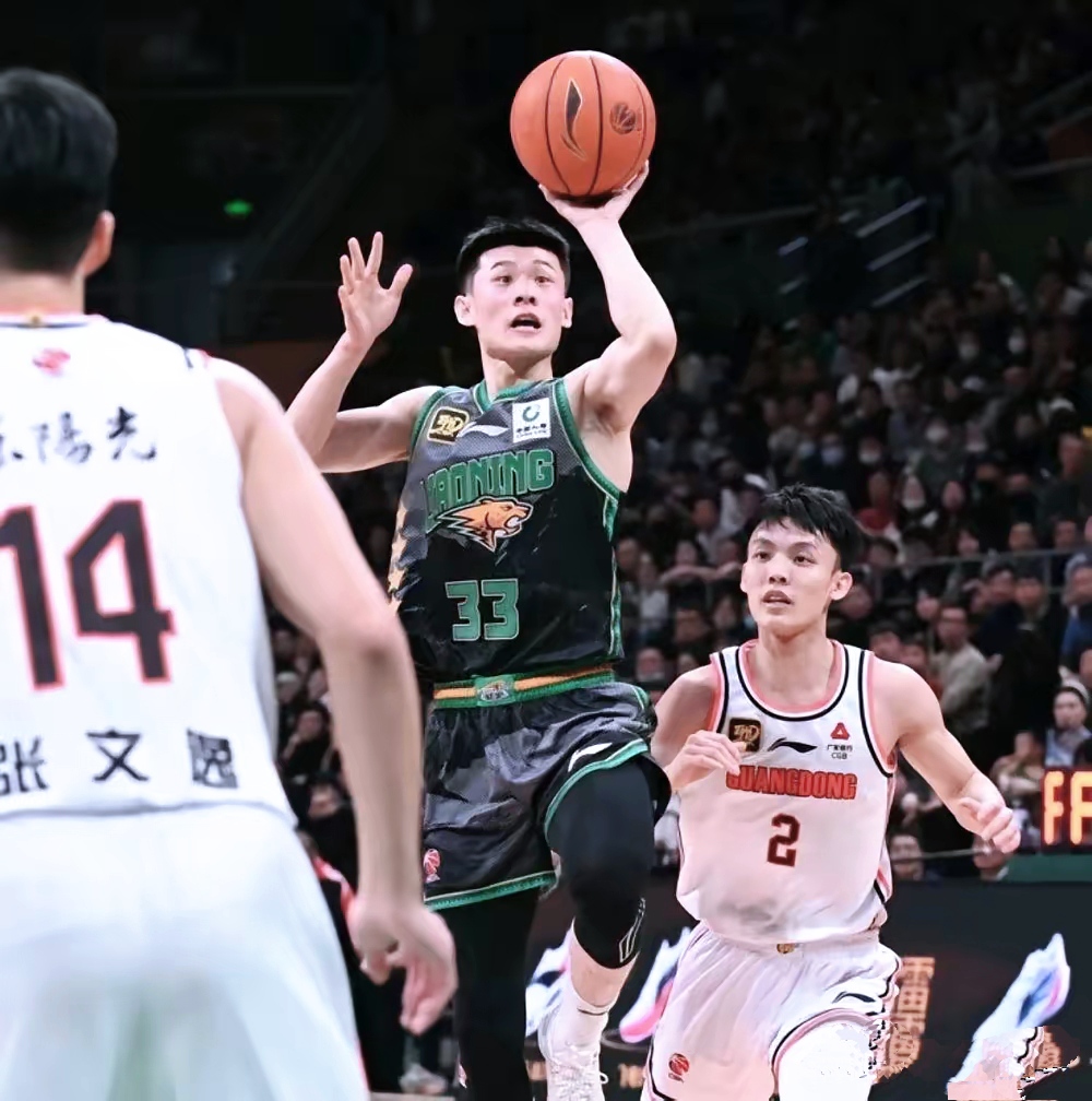 辽宁男篮连败受挫，重振雄风追赶领先